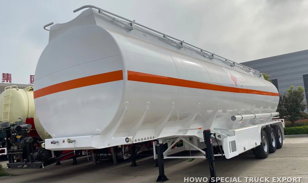 Semi-remorque citerne acier 3 essieux 45 000 L 3 AXLE CARBON STEEL TANKER 45000L — photo de détail 1 sur 4