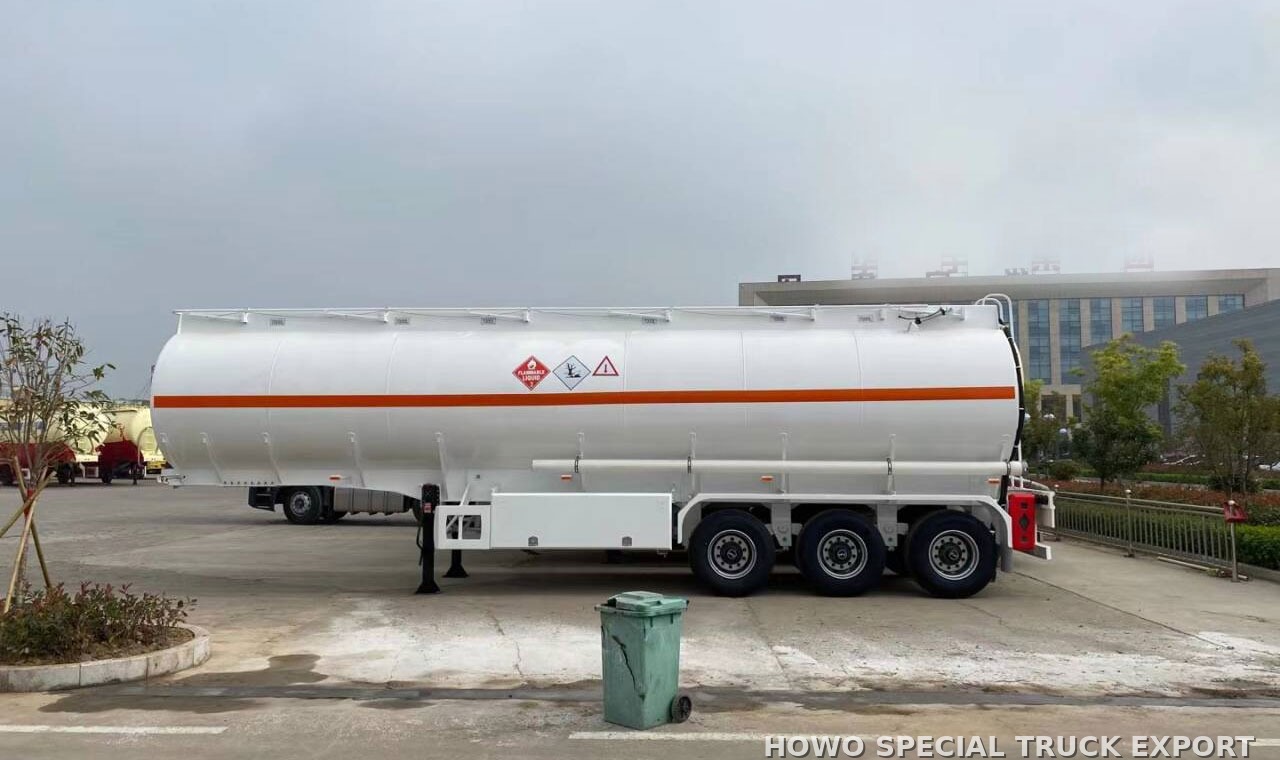 Semi-remorque citerne acier 3 essieux 45 000 L 3 AXLE CARBON STEEL TANKER 45000L — photo de détail 2 sur 4