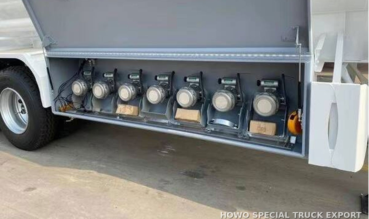 Semi-remorque citerne acier 3 essieux 45 000 L 3 AXLE CARBON STEEL TANKER 45000L — photo de détail 4 sur 4
