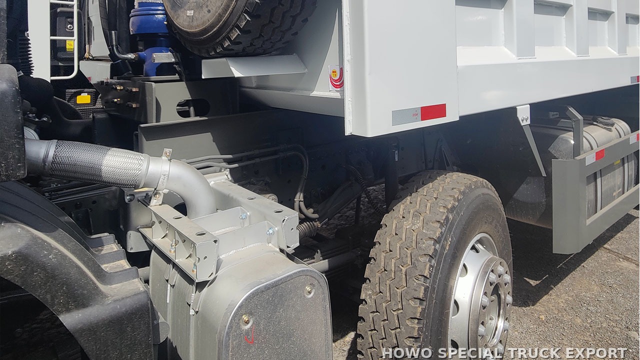 Camion-benne HOWO TX 8x4 400 ch HOWO TX 8X4 DUMP TRUCK 400HP — photo de détail 3 sur 4