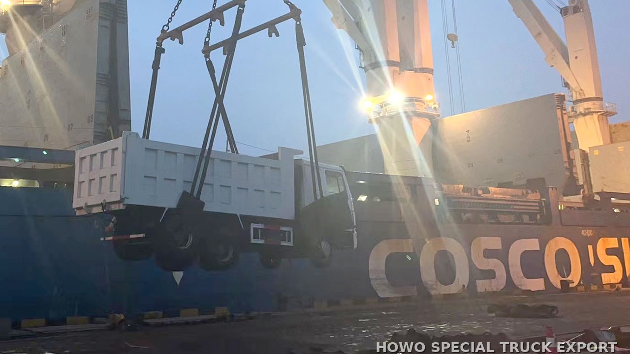 Camion-benne HOWO TX 8x4 400 ch HOWO TX 8X4 DUMP TRUCK 400HP — traitement anticorrosion par cire et préparation pour l’expédition maritime en RORO