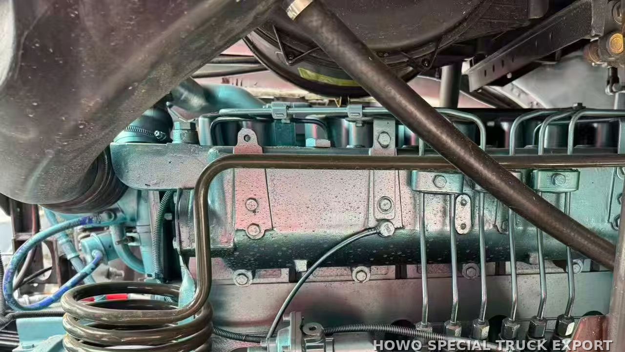 Tracteur routier HOWO 6x4 d’occasion reconditionné REFURBISHED USED HOWO 6X4 TRACTOR TRUCK — photo de détail 2 sur 4