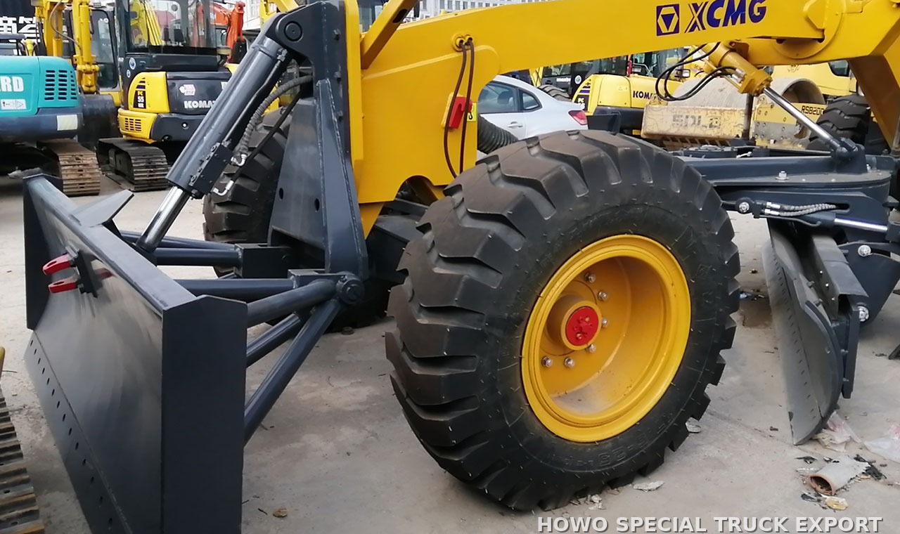 Niveleuse XCMG GR215 XCMG GR215 MOTOR GRADER — photo de détail 2 sur 4