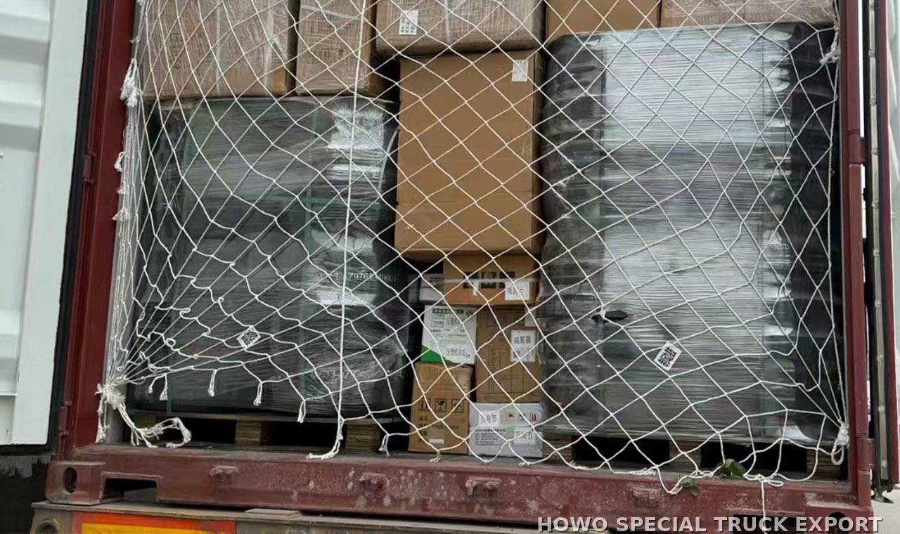 Cabine HW76 HOWO (ensemble complet) HW76 HOWO TRUCK CABIN ASSEMBLY — traitement anticorrosion par cire et préparation pour l’expédition maritime en RORO